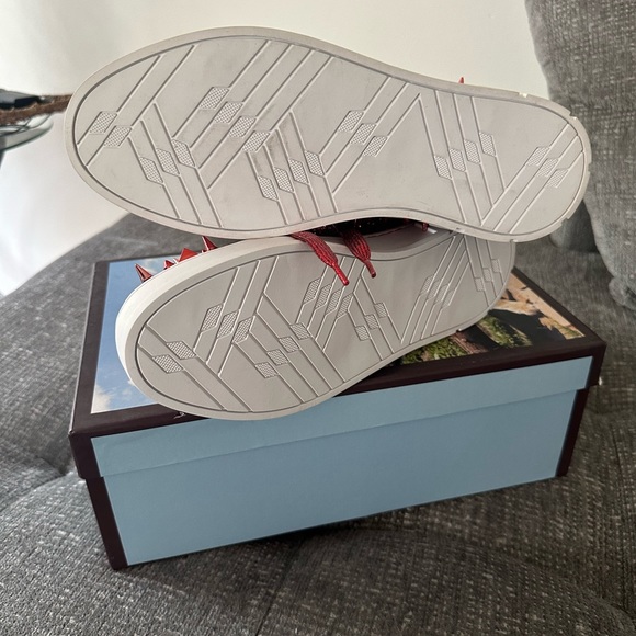 Spikes - Picture 4 of 5